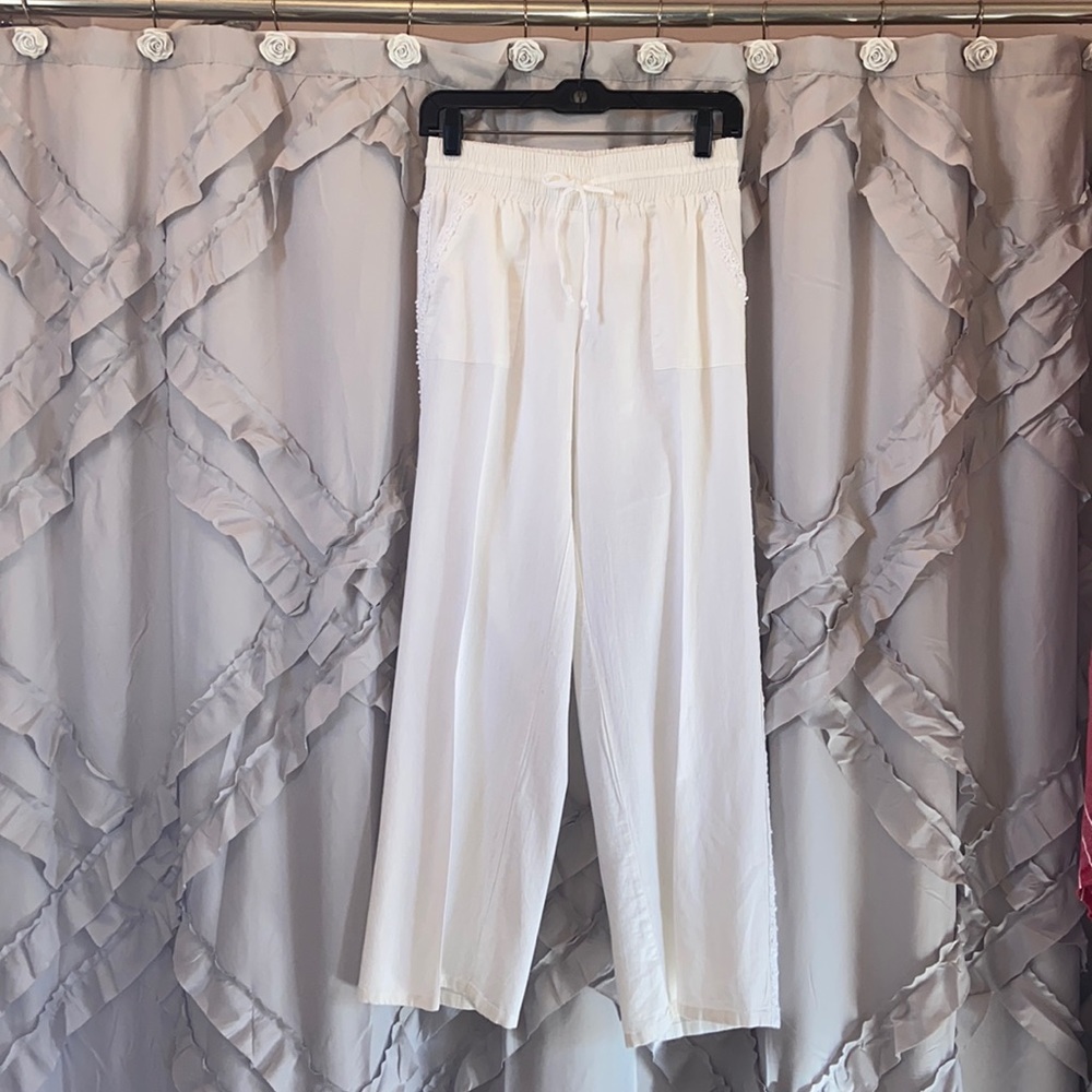 Takara brand. Linen blend, white pants. Size S